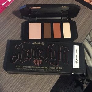 Kat Von D. Shade and Light eye shadow palette